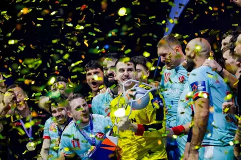 مدرب منتخب مصر الأسبق يقود ميلسونجن للتتويج بالدوري الأوروبي لليد للمرة الأولى